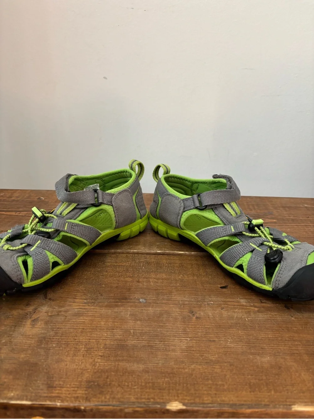 Keen breathable gray